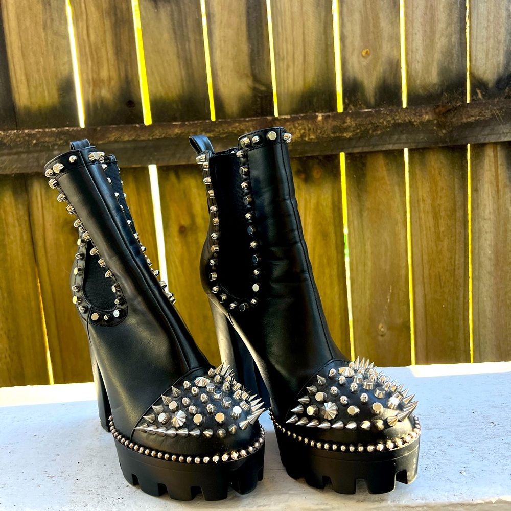PUBLIC DESIRES BLACK STUDDED BOOTIES.
